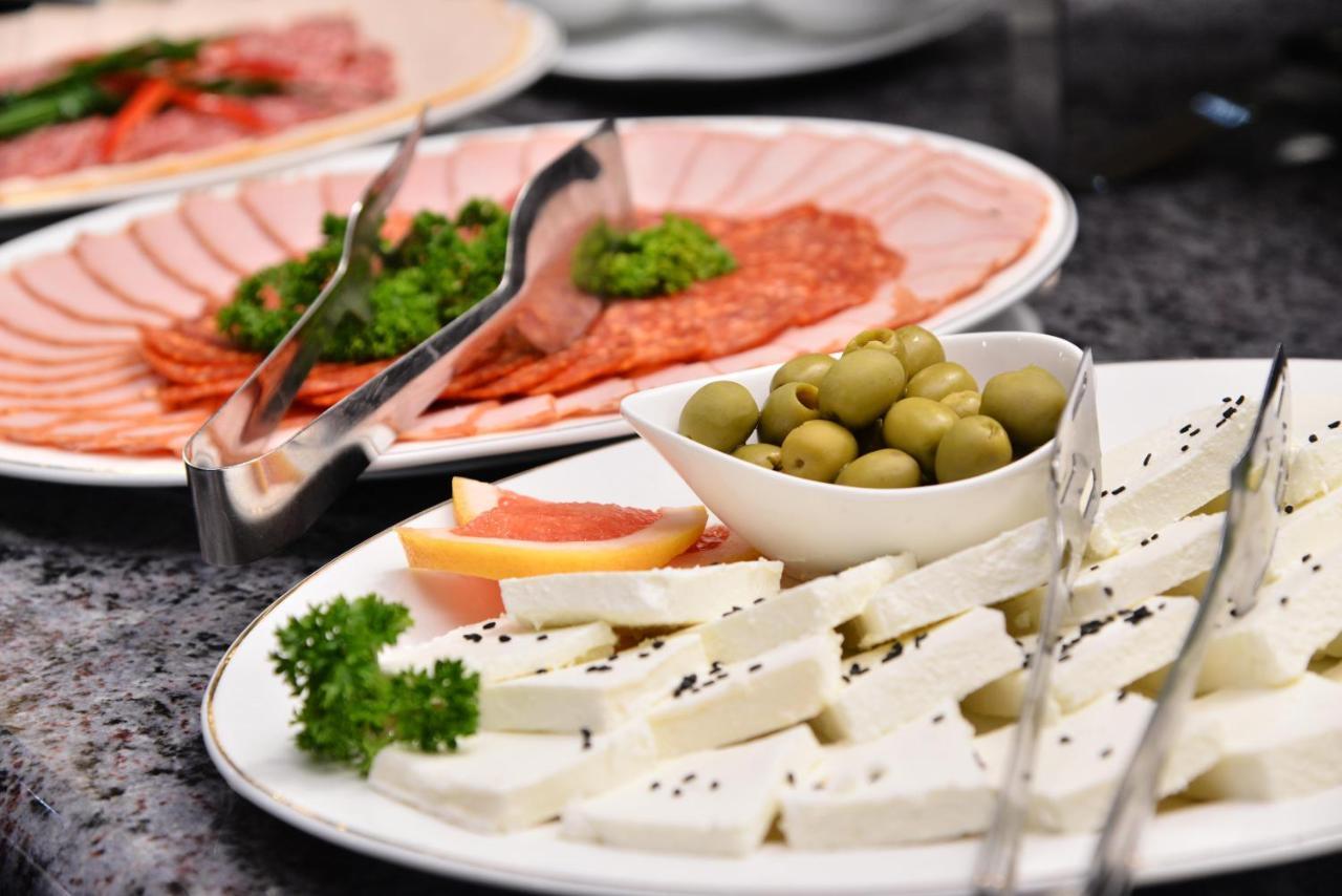 Prezident Hotel Újvidék Kültér fotó Feta cheese