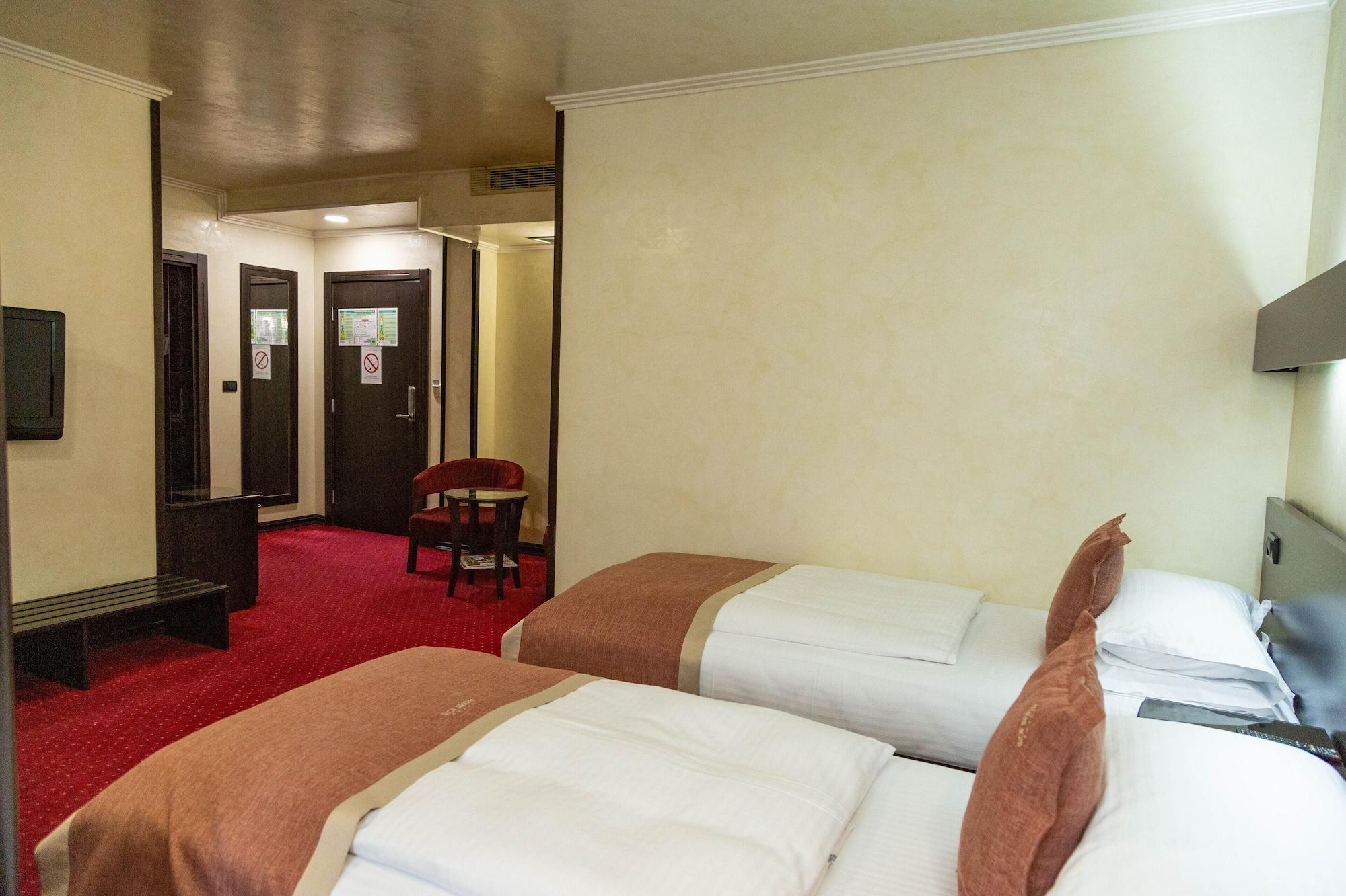 Prezident Hotel Újvidék Kültér fotó A room on the ship
