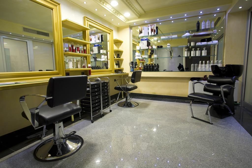 Prezident Hotel Újvidék Kültér fotó A hair salon in Hong Kong